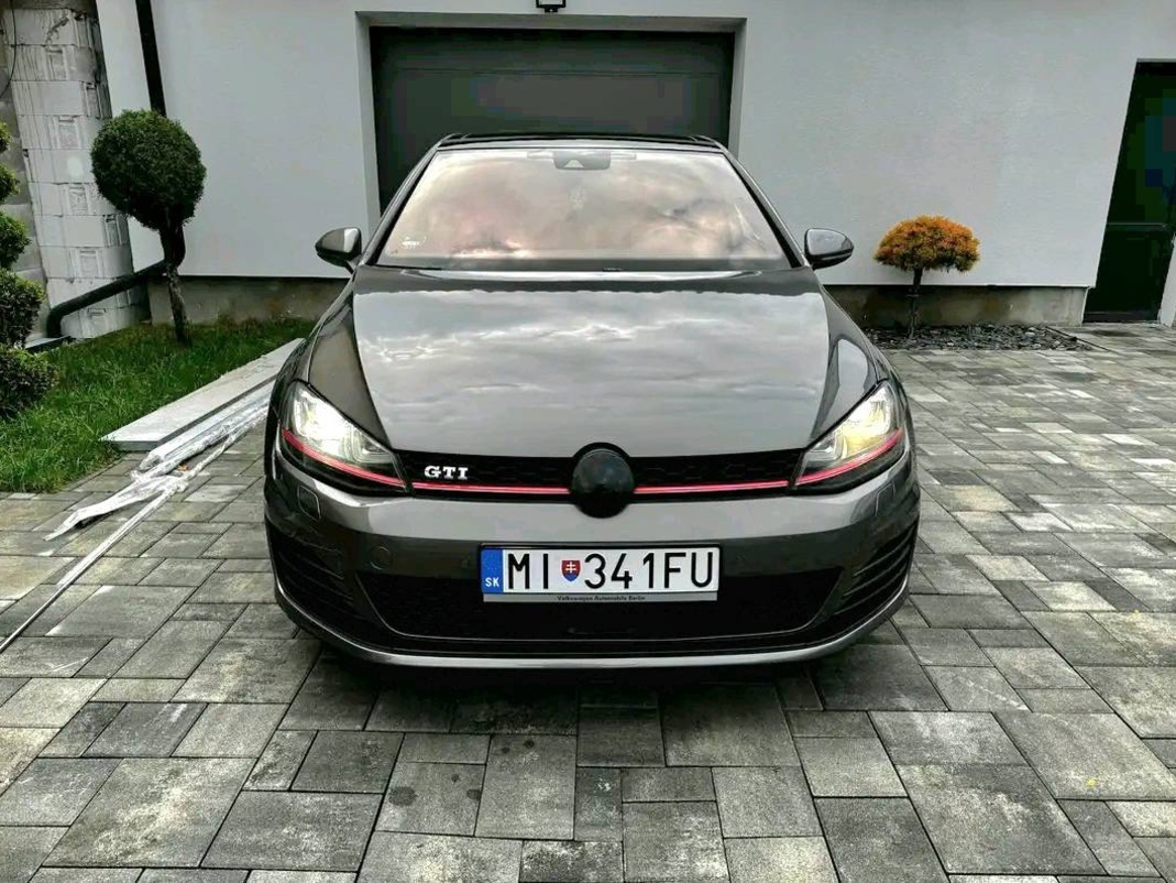 Logo znak VOLKSWAGEN cierne leskle / cervene - 17