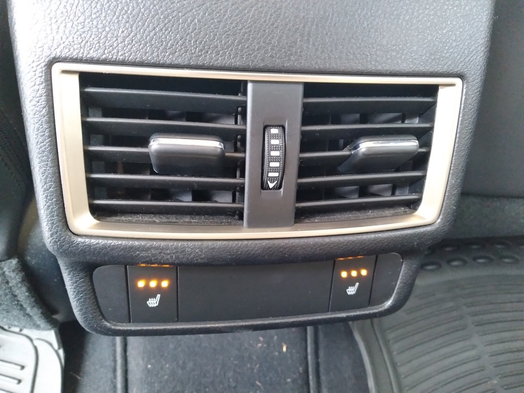 LEXUS NX300h AWD LUXURY 1.MAJITEL,ČR,DPH - 17