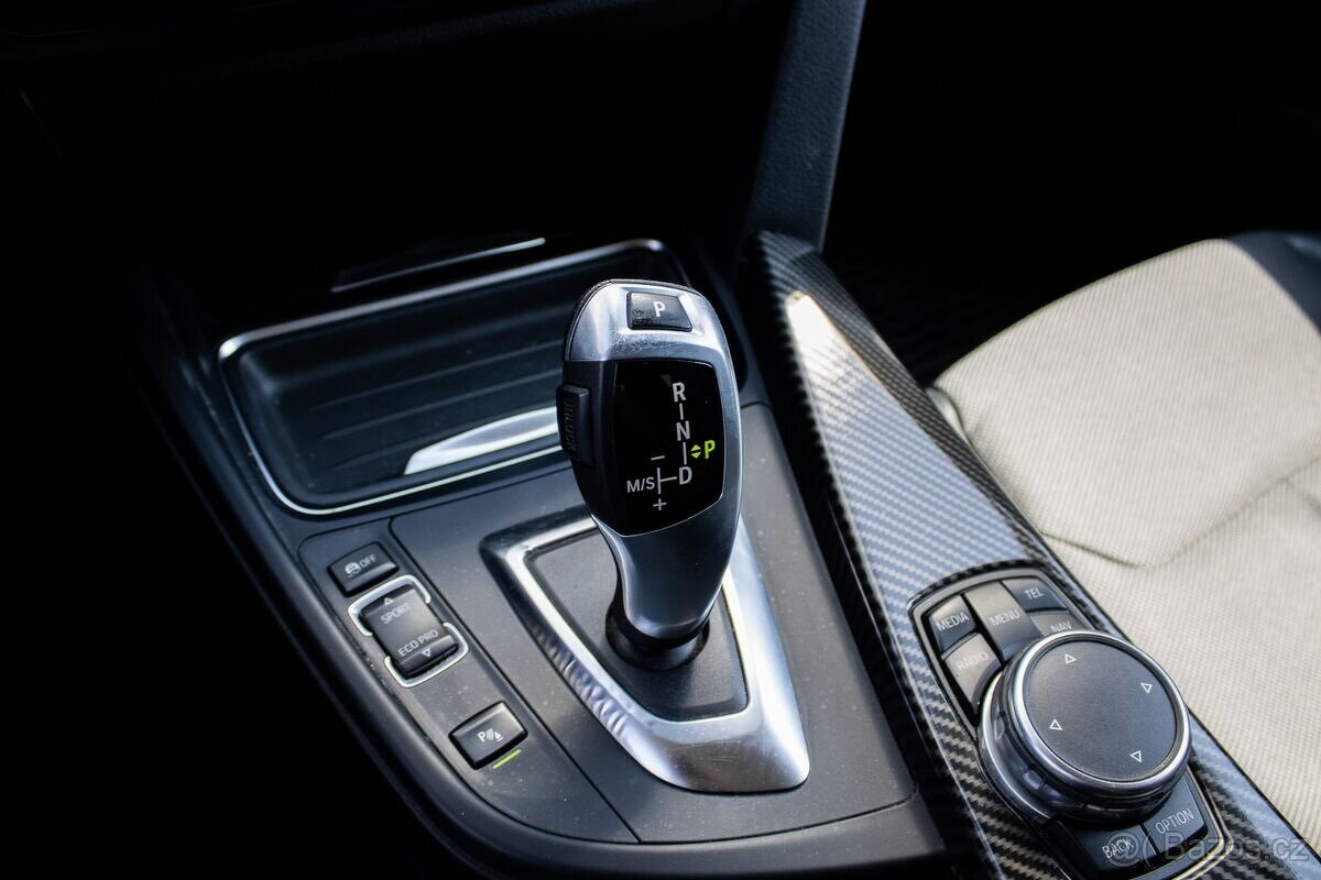 BMW 320i xDrive A/T, 135kW (2015) - 17