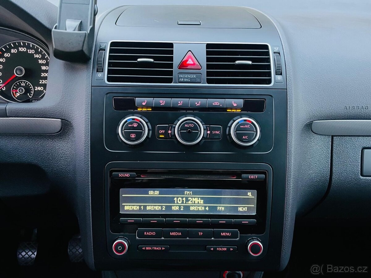 Volkswagen Touran 1.4TSI MANUÁL 7MÍST VÝHŘEV SERVISKA - 17