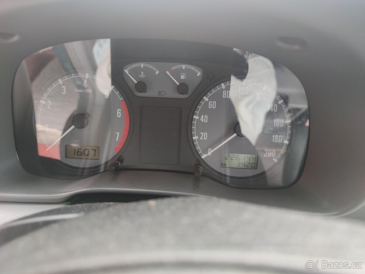 Škoda Octavia I 1.6 55 Kw - 17