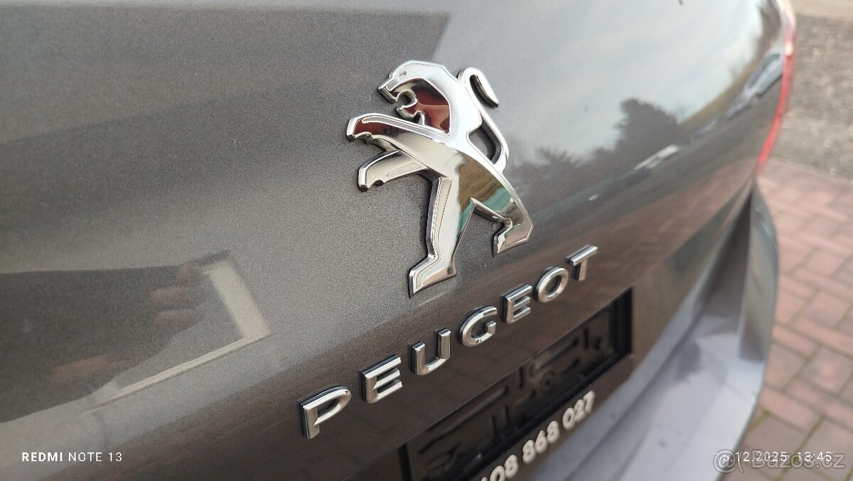 Peugeot 308 kombi 1.2 benzín, 2020 - 17