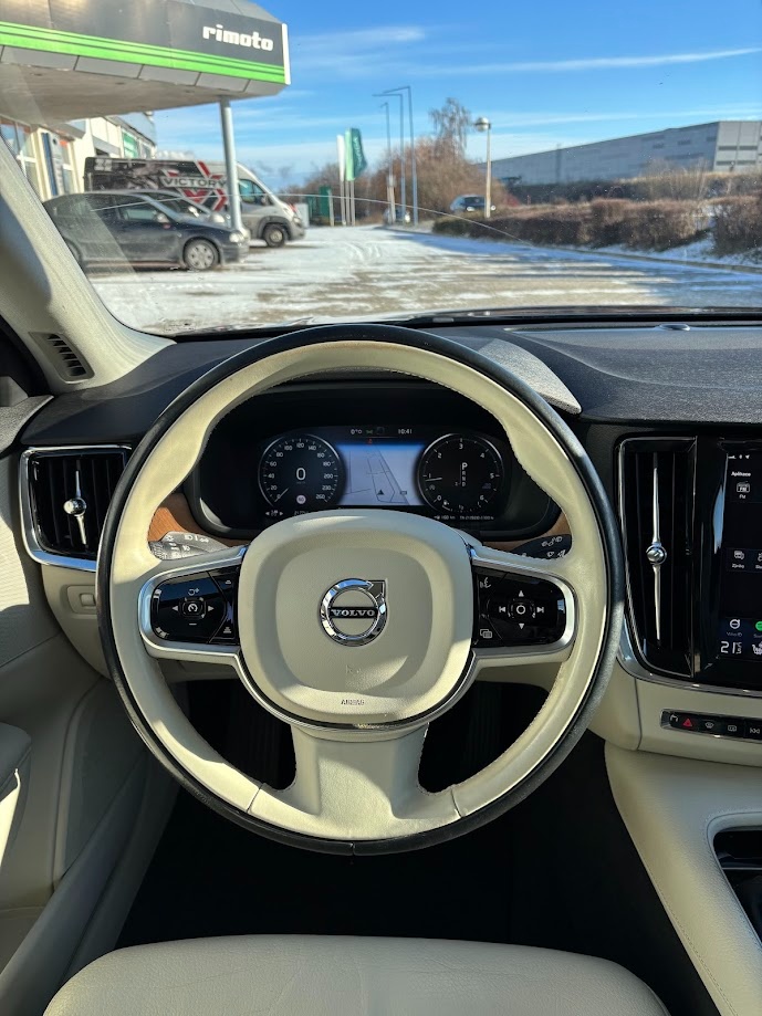 Volvo V90 2021 Momentum Pro DPH - 17