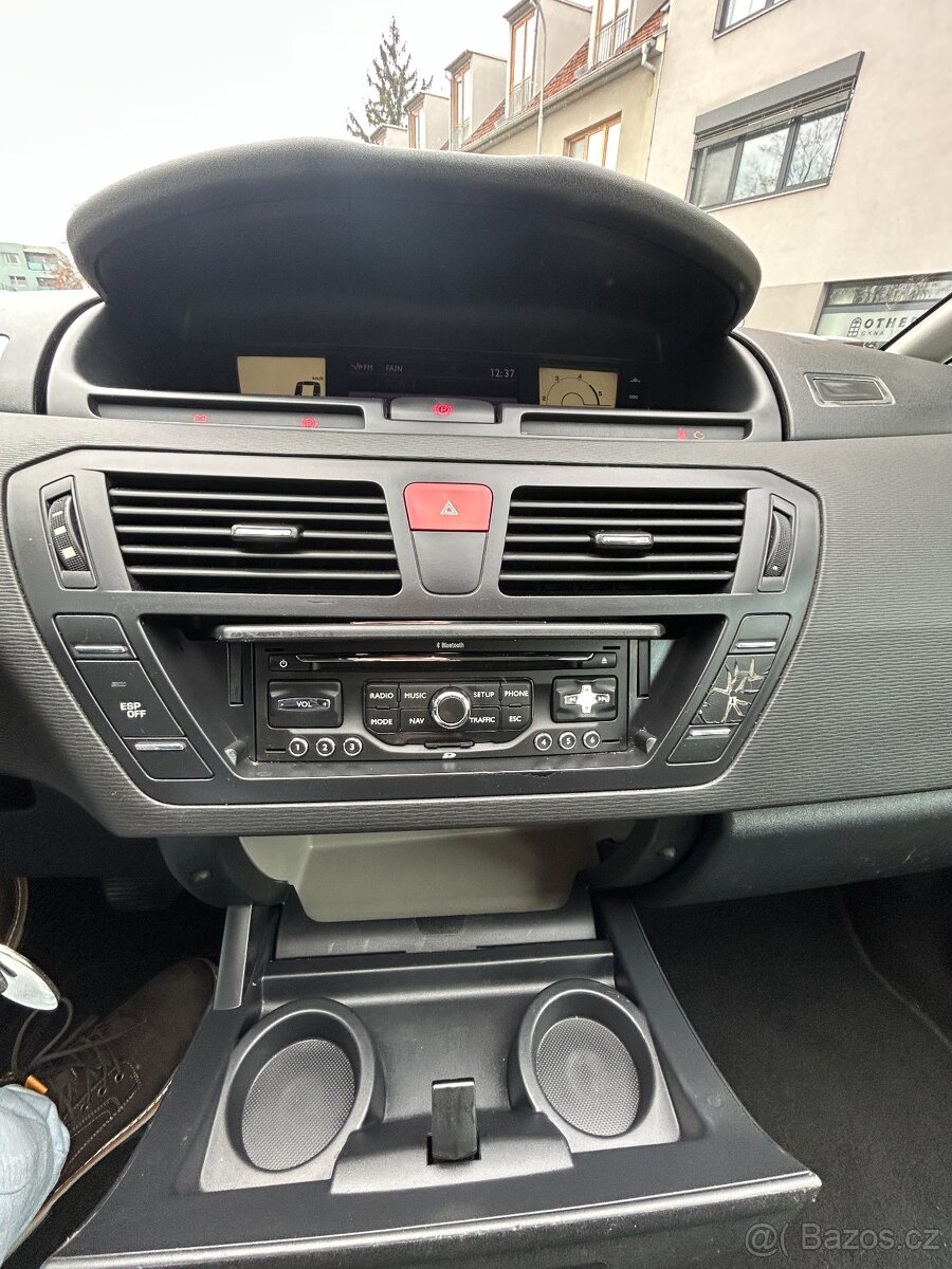 Citroën C4 Picasso, 1.6e-HDi automat 7 míst, tažné - 17