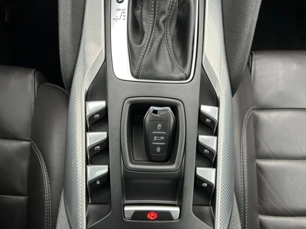 Citroën DS5, 2.0BHDI 180 AT6" SO CHIC"DS60 - 17