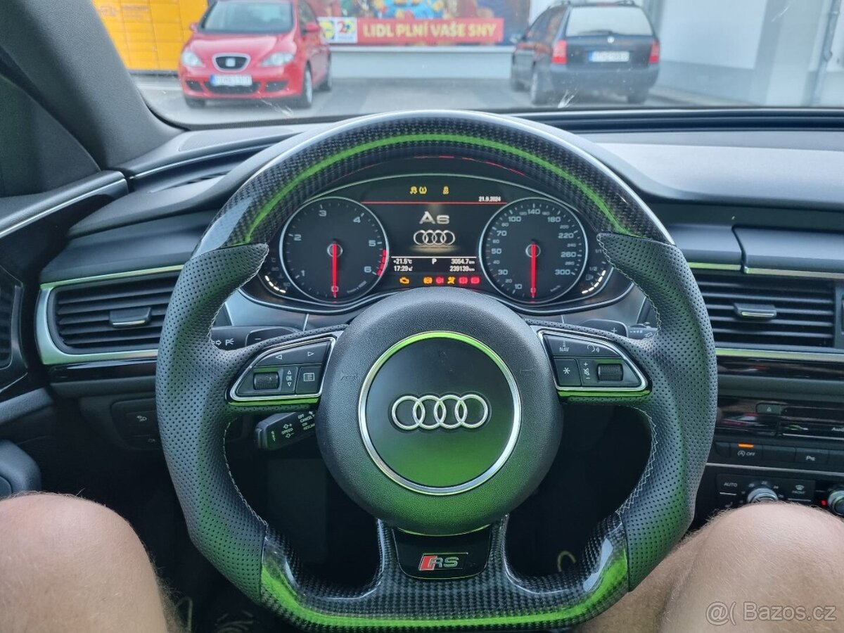 AUDI VOLANT KARBONOVY - zkoseny - karbon - perforovana kuže - 17