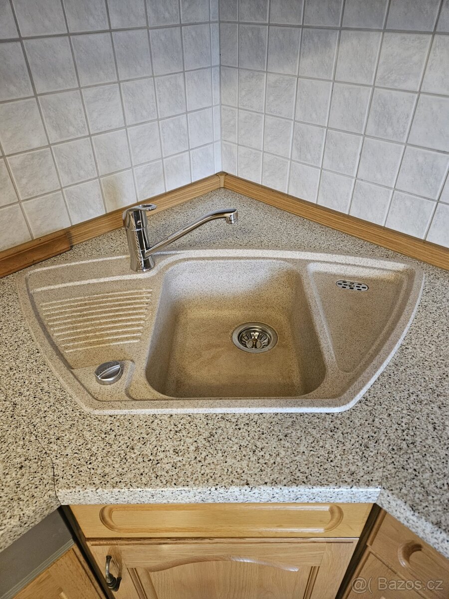 Kuchyňská linka se spotřebiči z Německa - 17