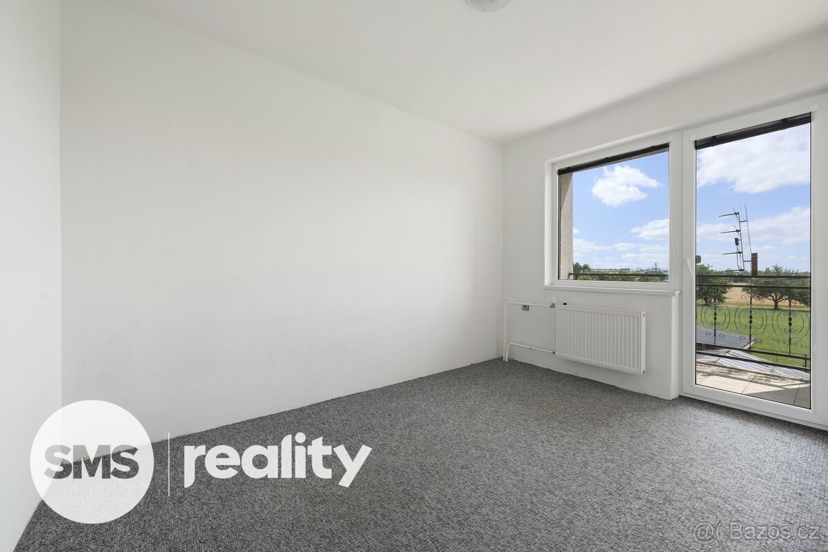 Prodej prostorného řadového domu 4+1 s garáží a zahradou – Č - 17