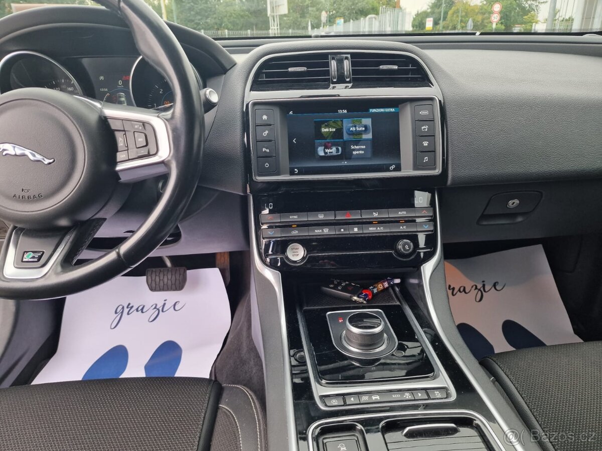 JAGUAR XE 2.0D AWD R-SPORT DYNAMIC - 17