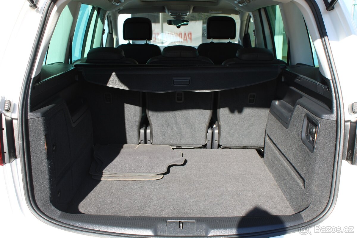 Volkswagen Sharan 2,0 TDI HIGHLINE,DSG,TAŽNÉ,2017 - 17