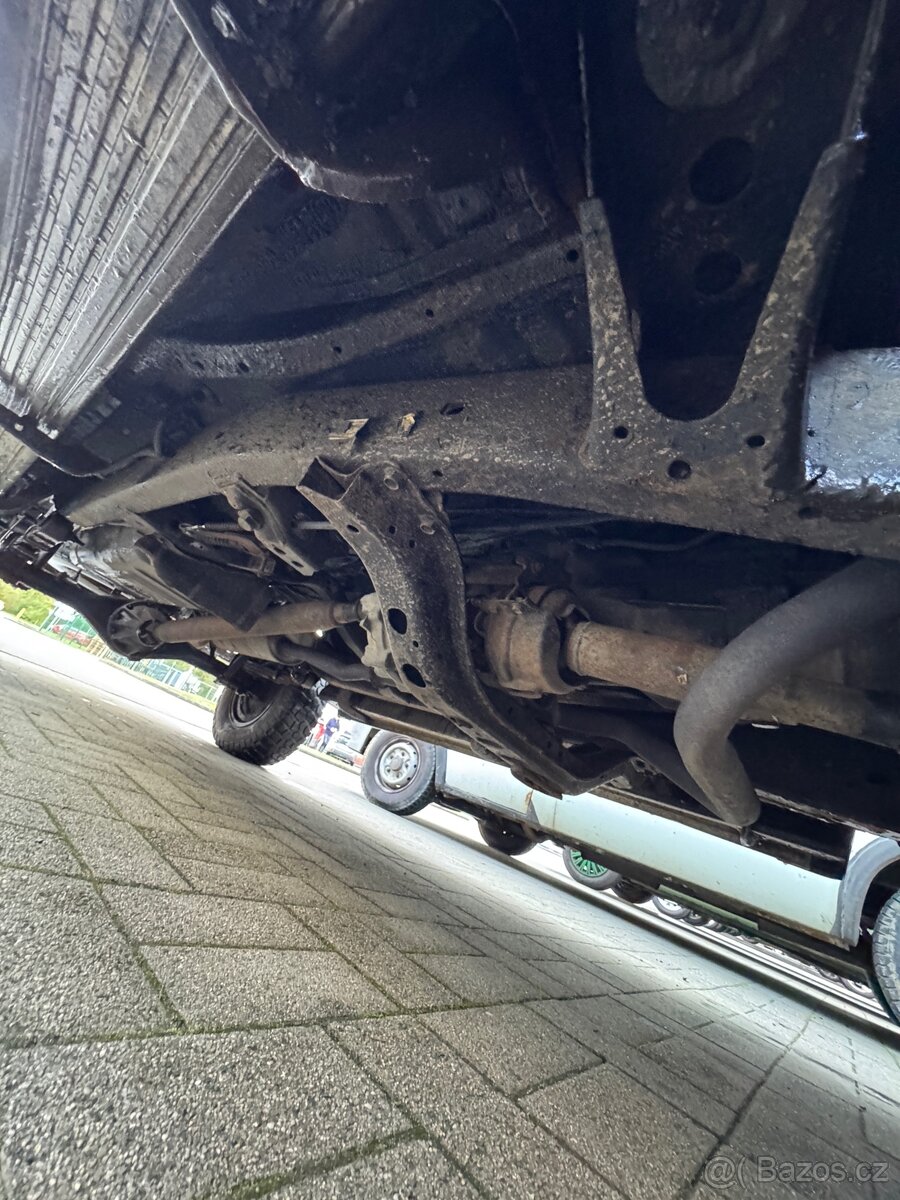 Toyota Hilux 2000 - 17