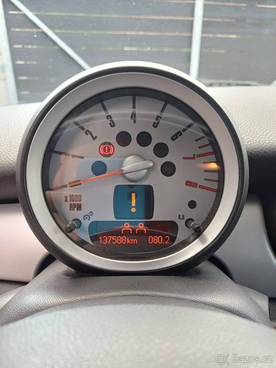 MINI Cooper 1.6i 88kW 2007 bez STK - 17