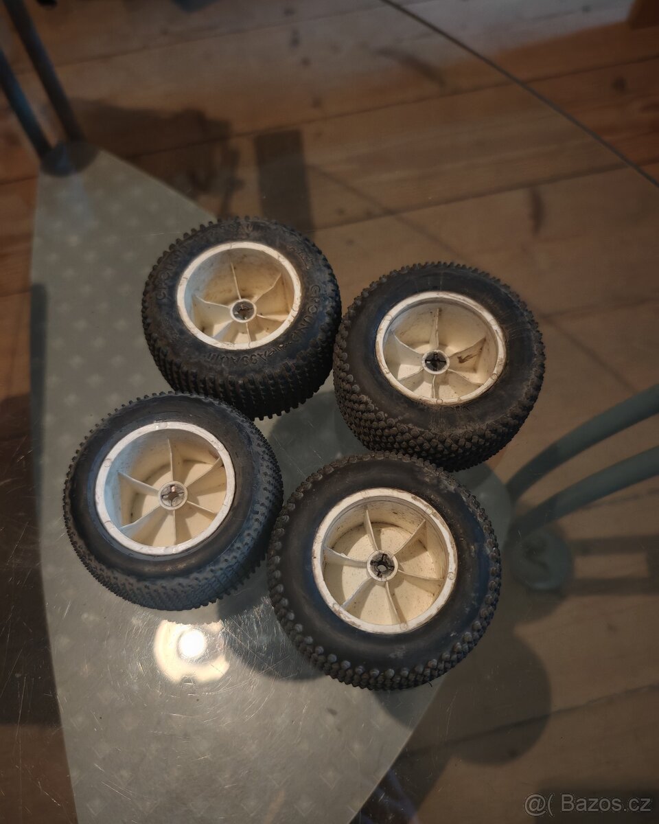 Rc kola na 1:10, disk 2.2 palce (56 mm). - 17