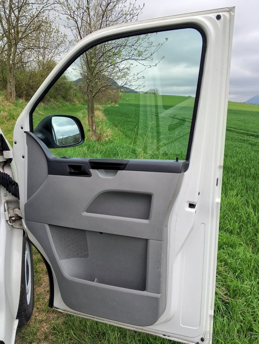 Volkswagen Caravelle 2.0 TDI T5.1 velmi zachovalý - 17