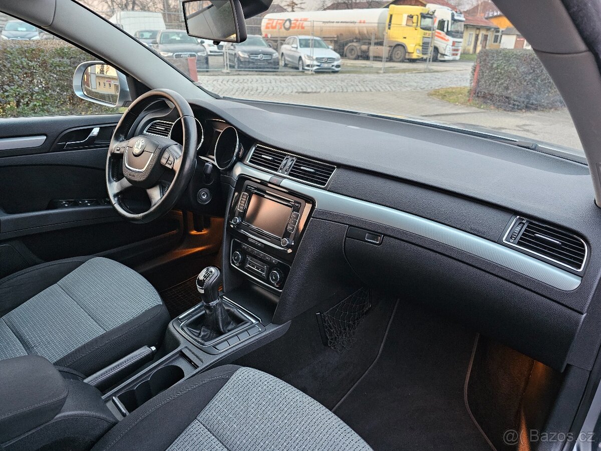 ŠKODA SUPERB 2008 2.0 TDI 103kW,VÝHŘEVY,XENONY,SENZORY - 17
