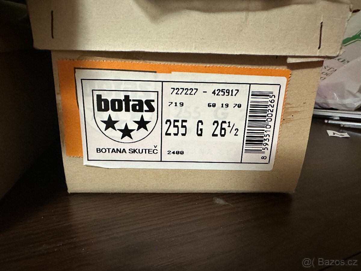 Botas tretry NOVÉ - 17