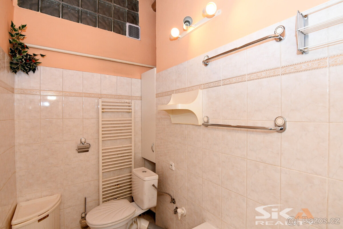 Prodej bytu 2+1 + garáž, 76 m2 + 29 m2 - 17