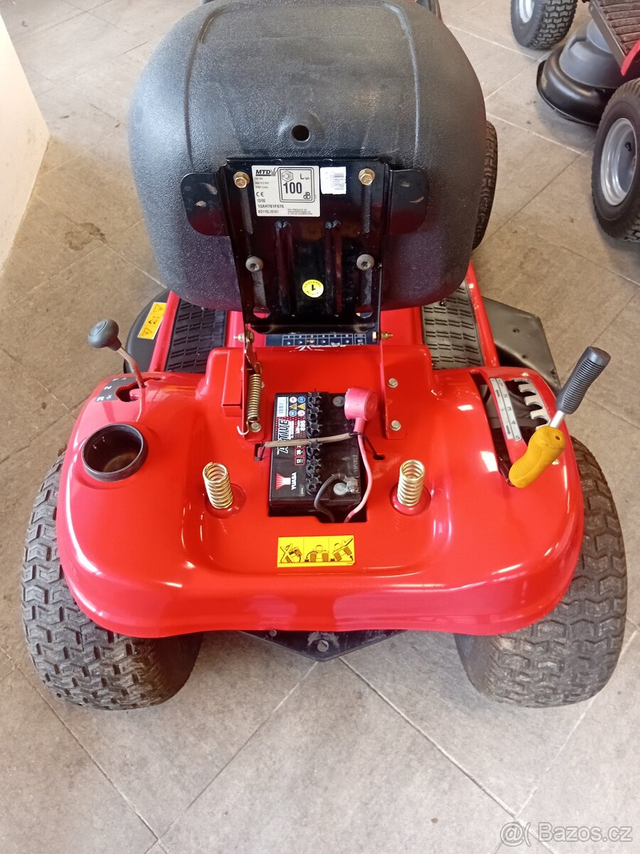 Prodám zahradní traktor MTD 12.5Hp - 17