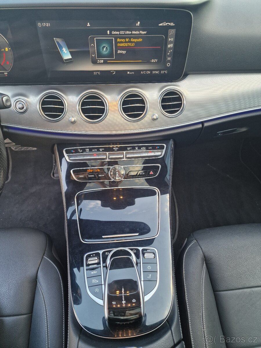 Mercedes-Benz E220d, kombi, panorama, Webasto, tažné, kůže - 17