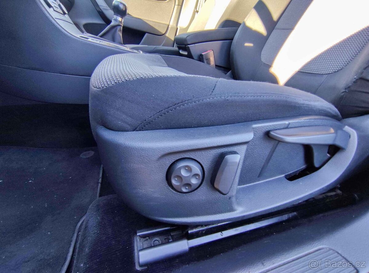 VW PASSAT 2.0 TDi 103KW,VARIANT,10x AIRBAG,NAVI,ZÁVĚS,PDC. - 17