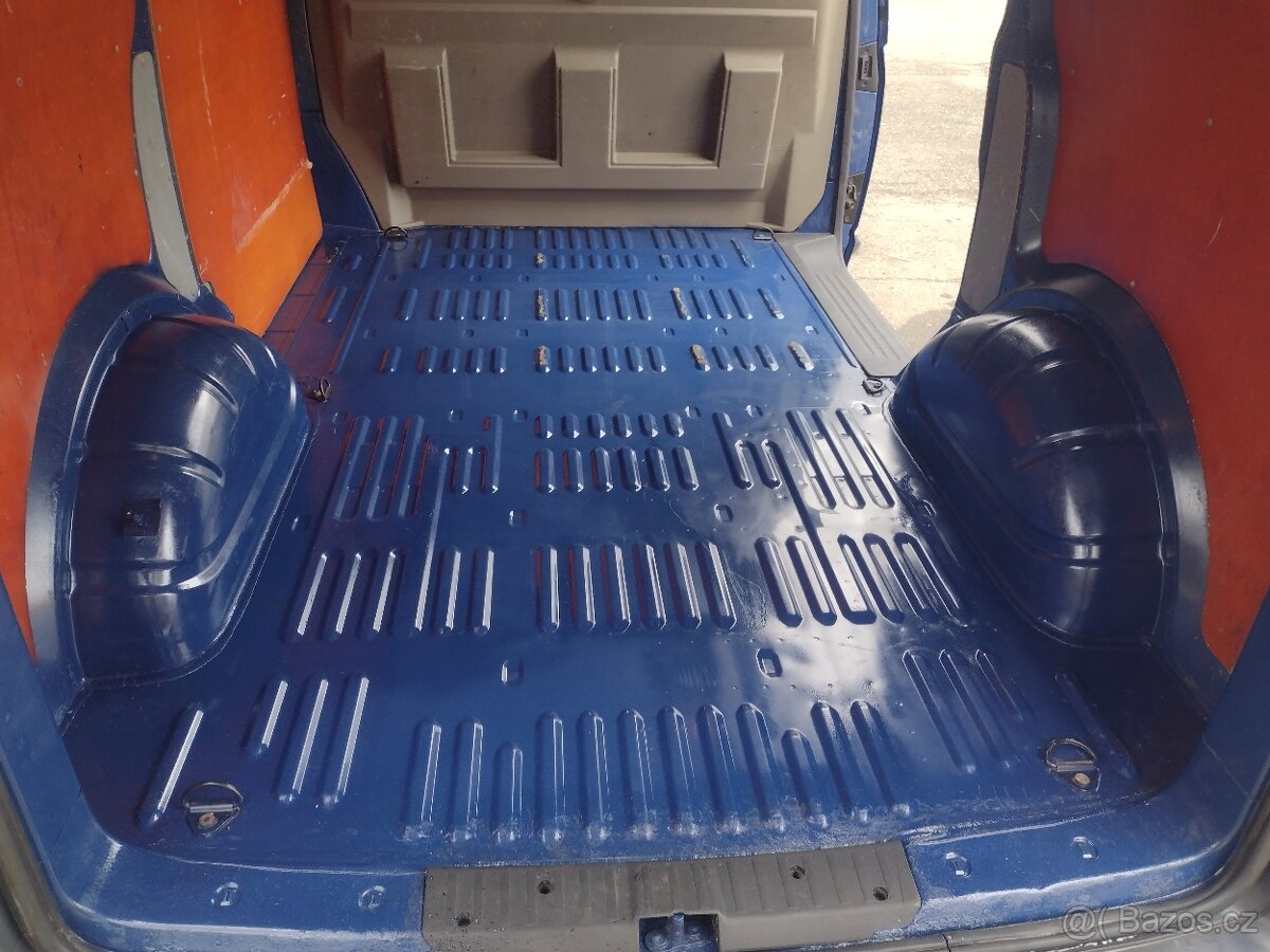 Volkswagen Transporter T5 2.0TDI - 17