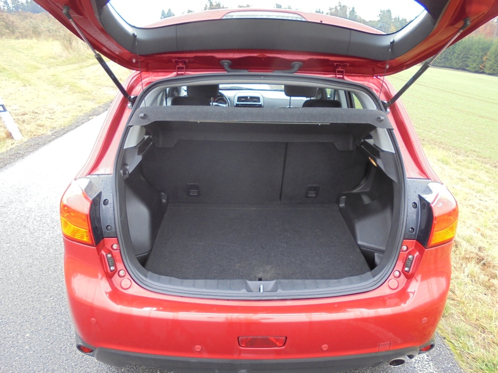 Mitsubishi ASX 1,6 Mivec, 1. majitel, dvě sady kol, r.v. 09/ - 17