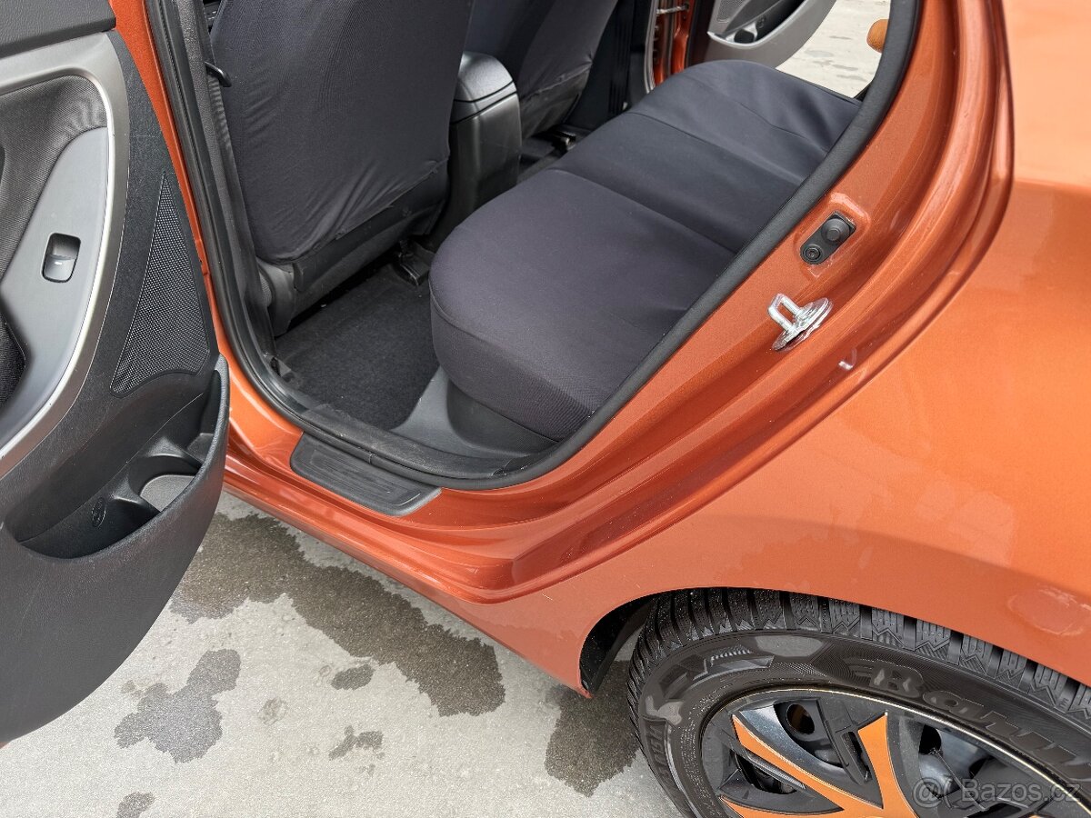 Prodám Hyundai i30 combi 1.6 88KW Najeto 73 000 Km - 17