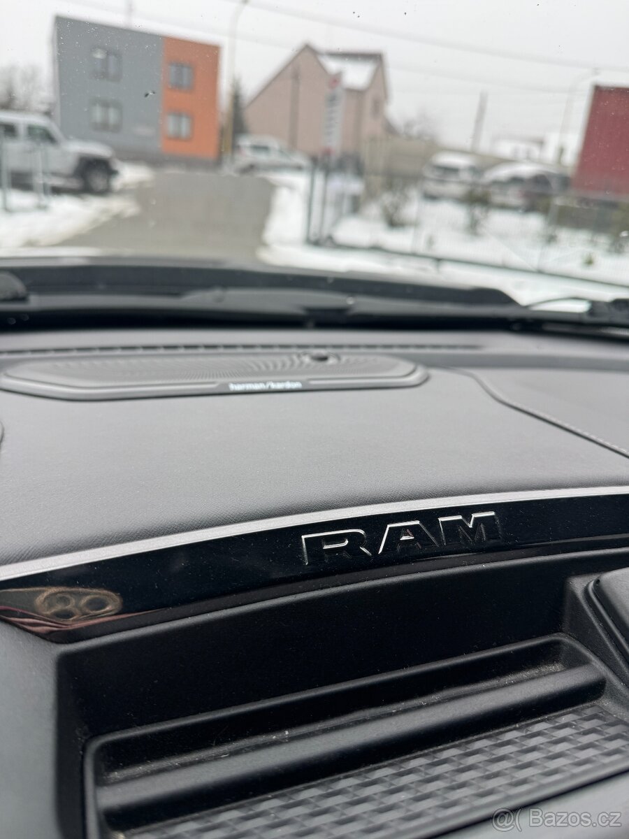 Dodge Ram, LIMITED, 2022 Black Edition - 17