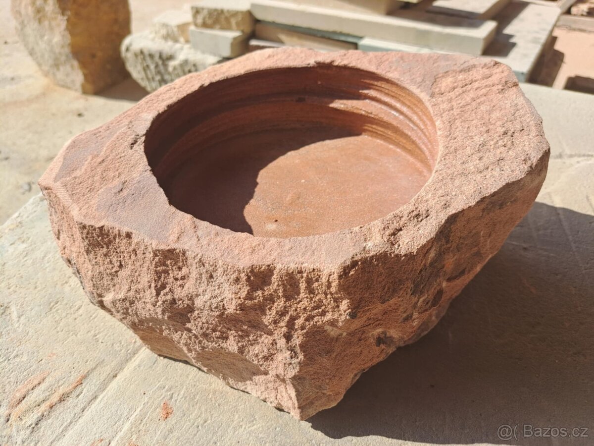 Pítka z přírodního červeného pískovce - 17