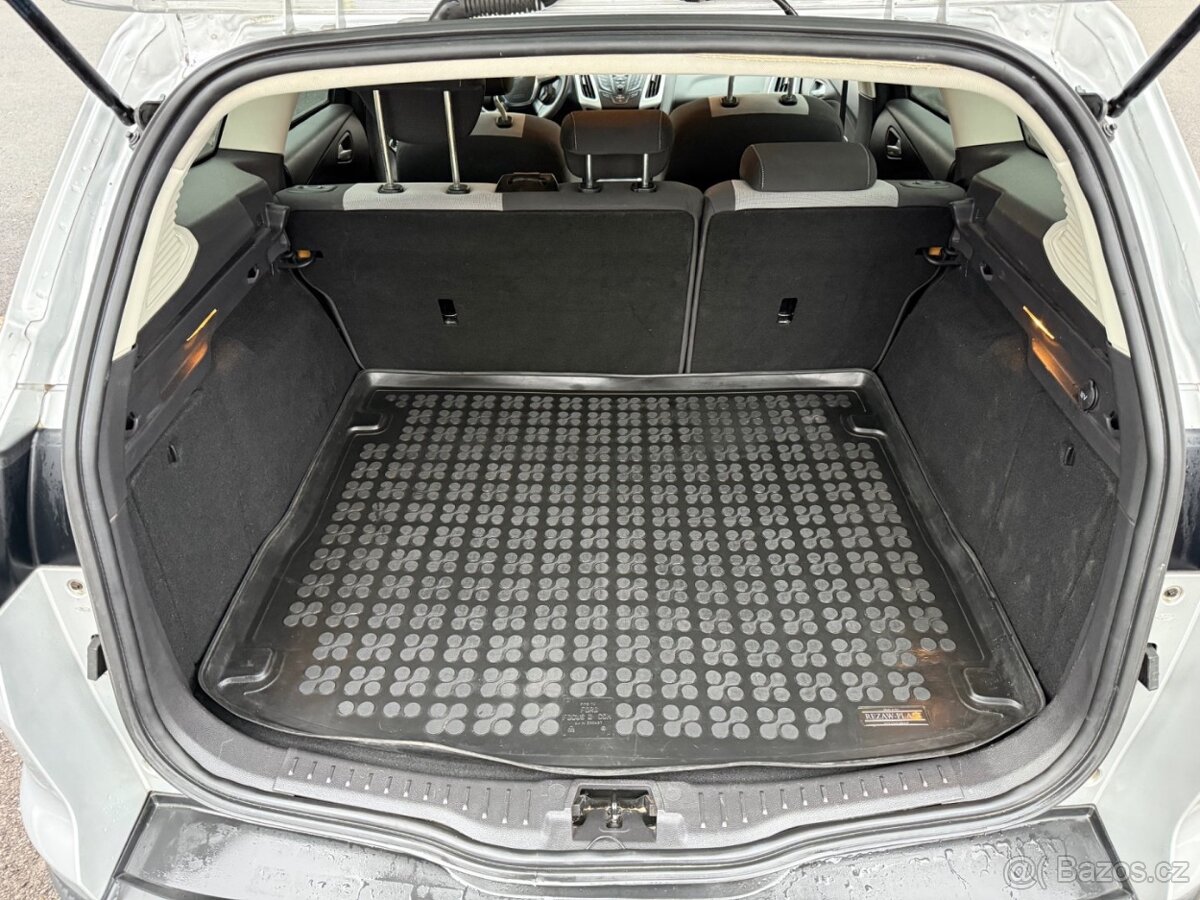 Ford Focus 1.6 TDCi Trend • 10/2012 • 85kw • 1. majitel v ČR - 17