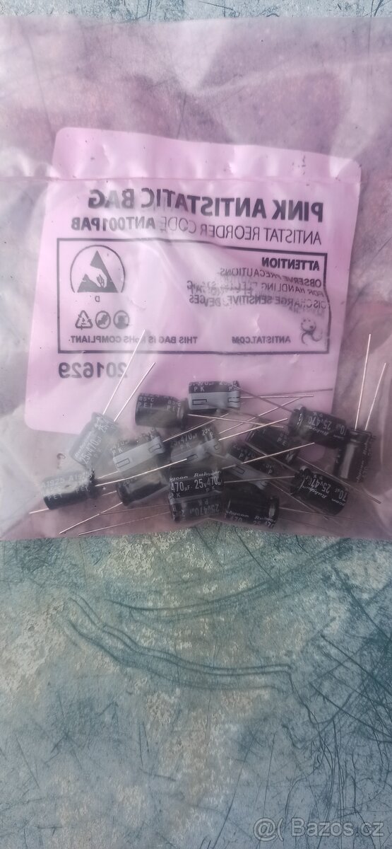 Velké množství součástek - 17