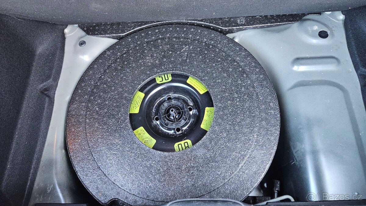 PEUGEOT 208 1,6 HDI STYLE - 17