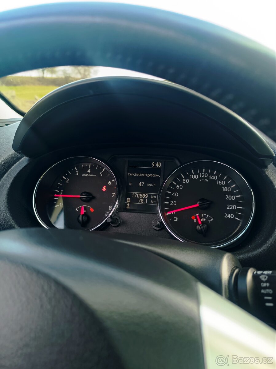 Nissan Qashqai Tekna 1.6i 86kw, 12/2013, 7 míst - 17