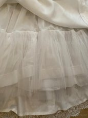 Krajkové svatební šaty - 17