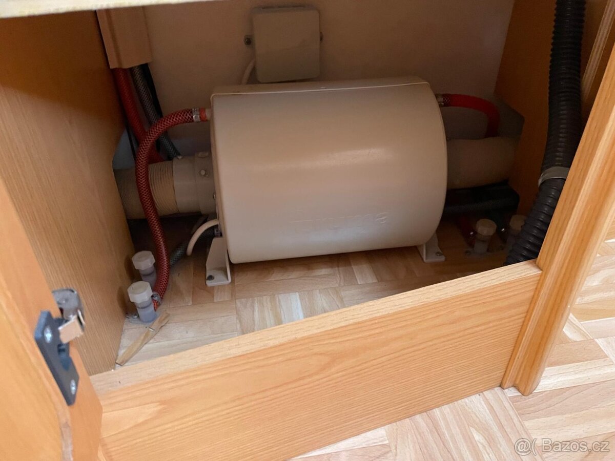 Fendt Platin 510, 4 osoby, sprcha, bojler, fr.postel - 17