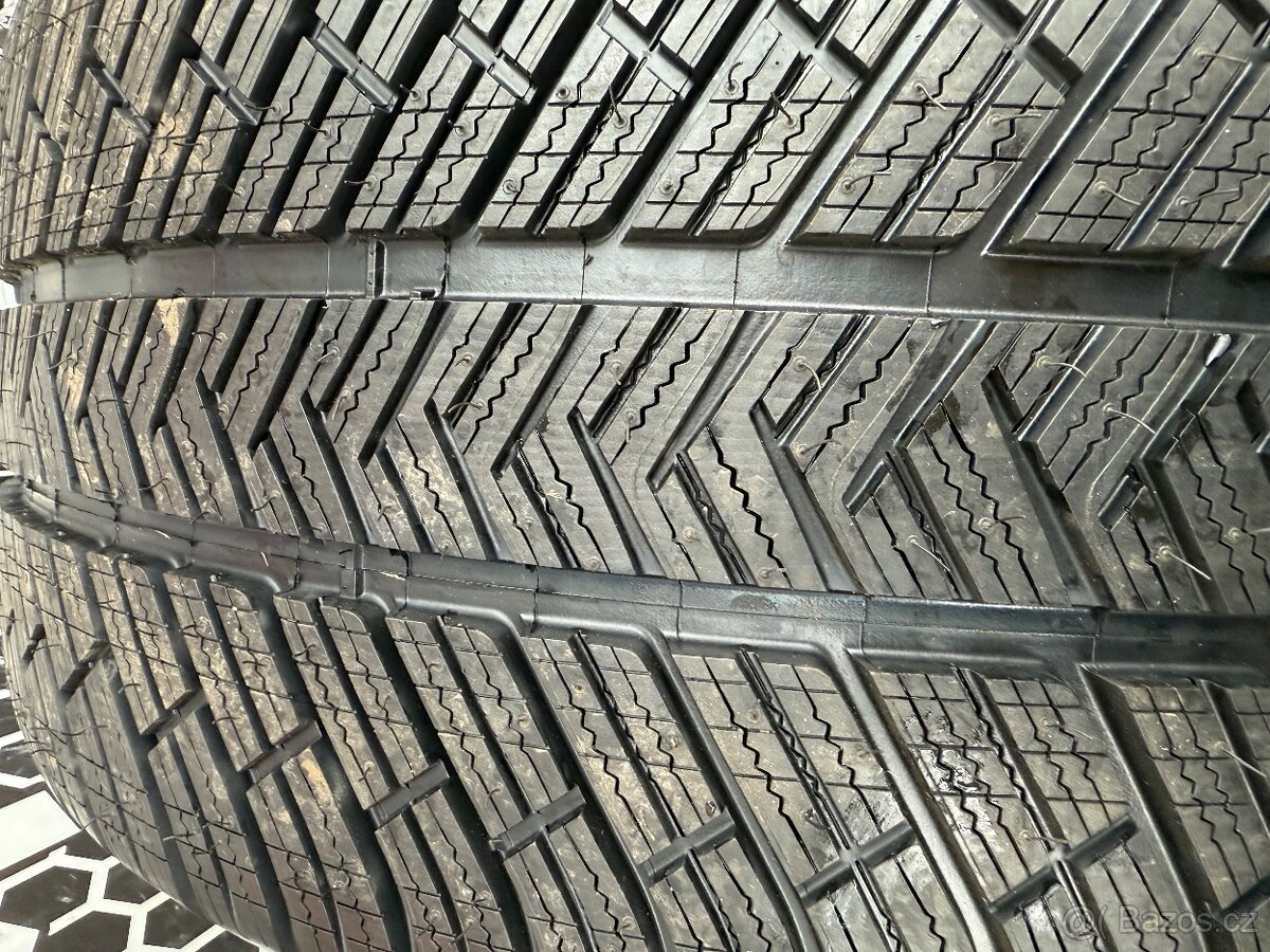 Mercedes E63 AMG W213 - ZÁNOVNÍ ZIMNÍ SADA R19 ORIGINÁL - 17