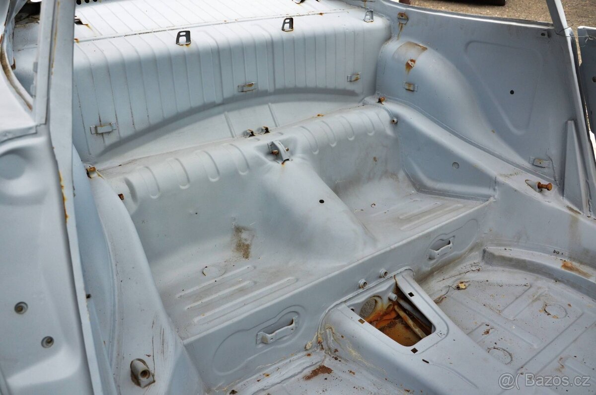 Karoserie Porsche 912 z roku 1967 - 17