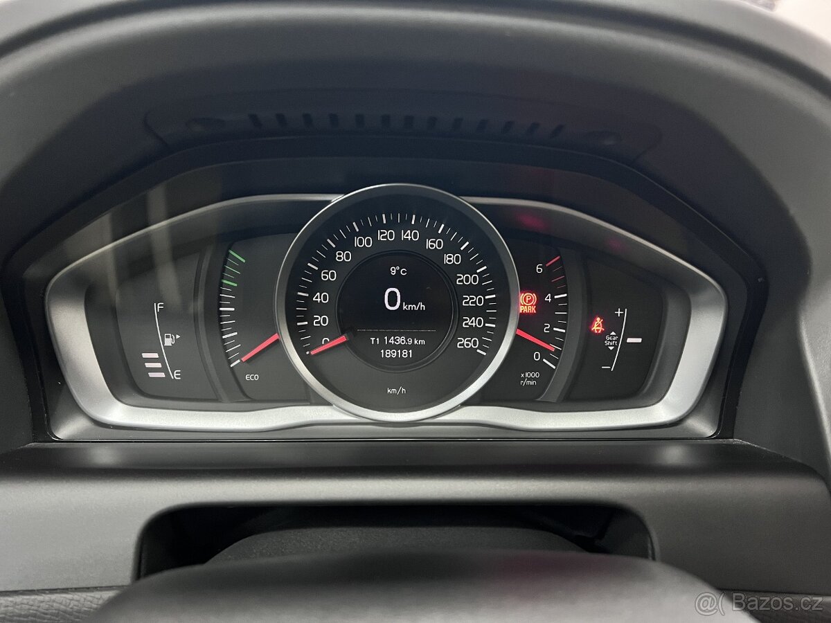 Volvo XC60 2.4 D4 133 kW 4x4 Manuál, 2014, Výhřev čel.skla - 17