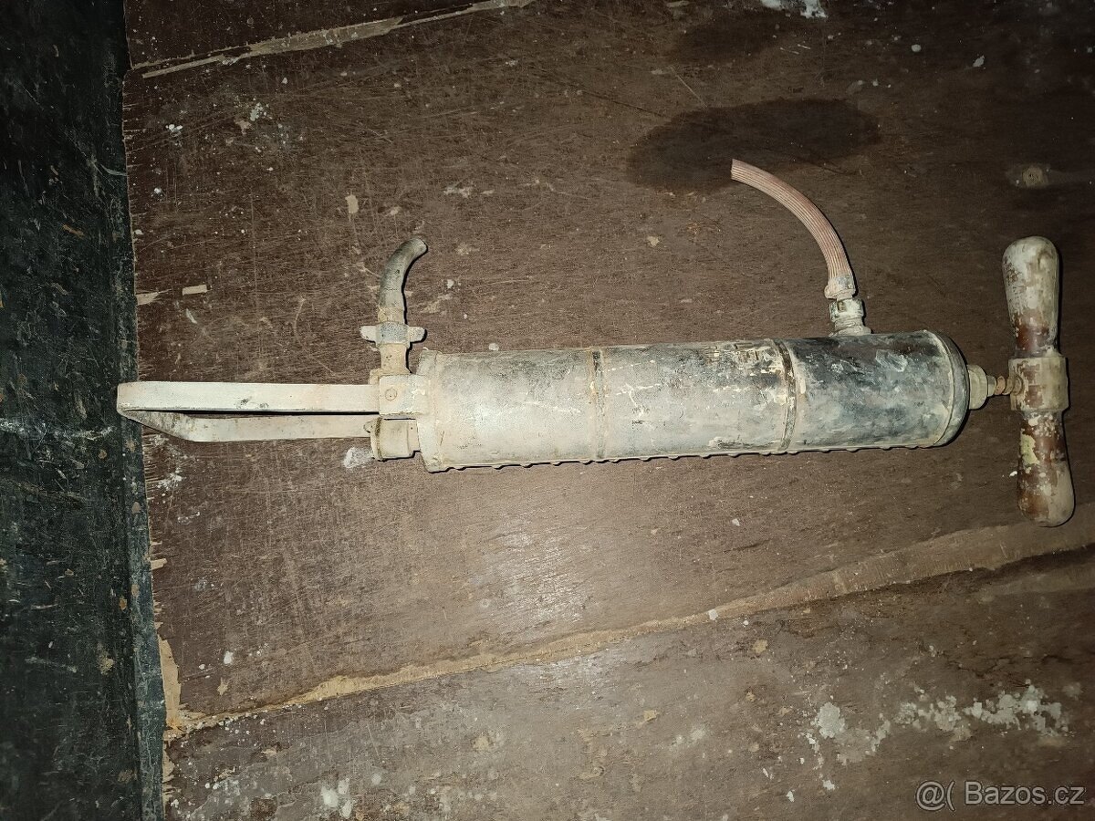 Stará pípa, džberovka, mosazná pumpa - 17