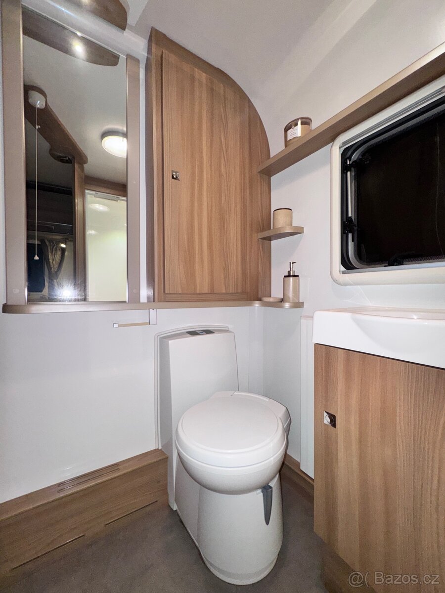 đź”± LUXUSNĂŤ ANGLICKĂť KARAVAN BAILEY UNICORN III MADRID 2016 - 17