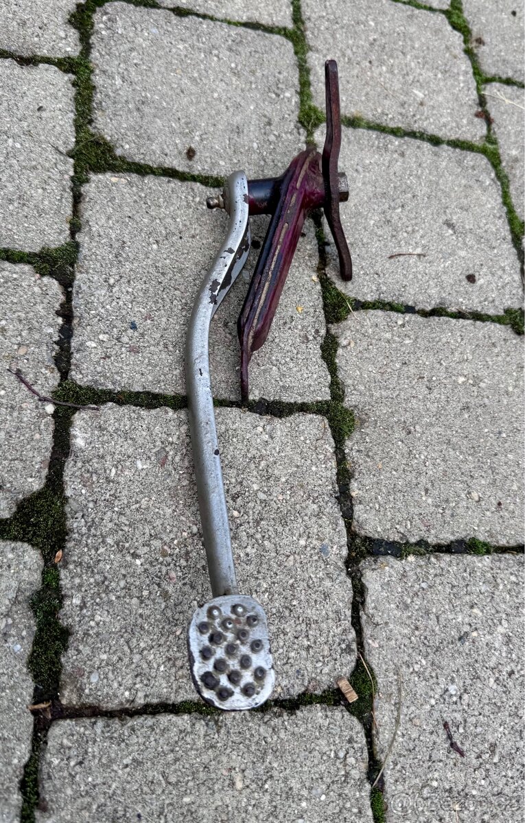 Jawa ČZ kývačka, ČZ - brzdové páky - 17