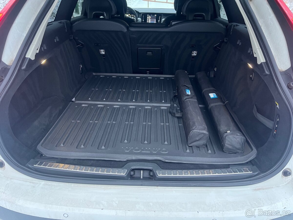 Volvo V90 Cross Country - 17