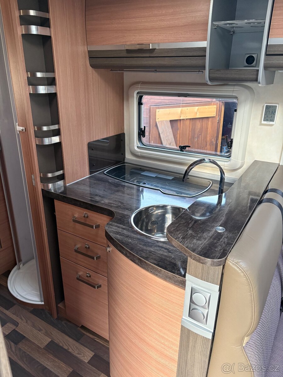 Obytný automobil Knaus Sky 700 - 17