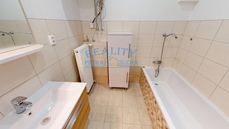 Prodej rodinného domu 212 m2, pozemek 122 m2, Libušina, Roud - 17