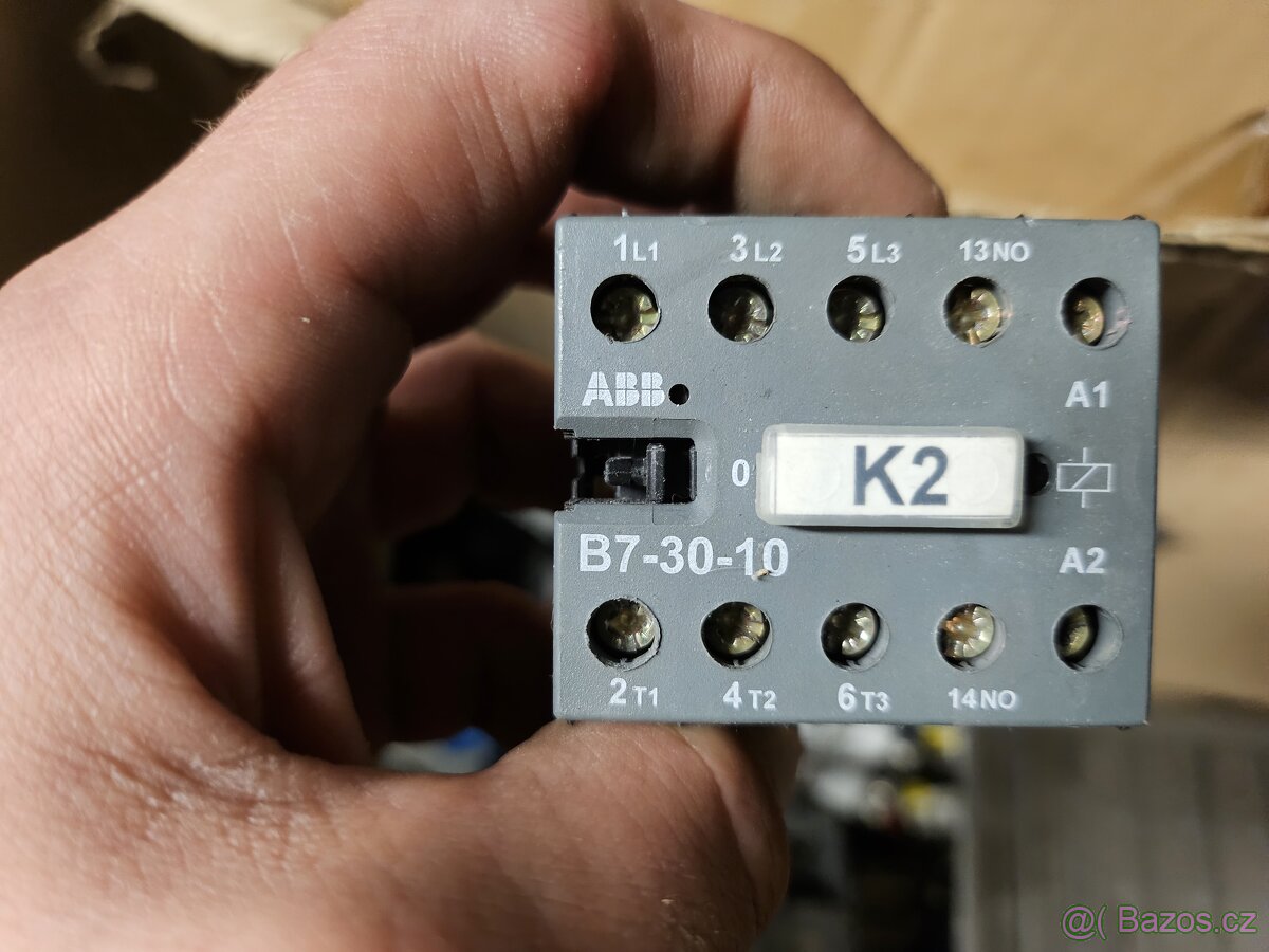 Pojistky jističe trafa prostě vše - 17