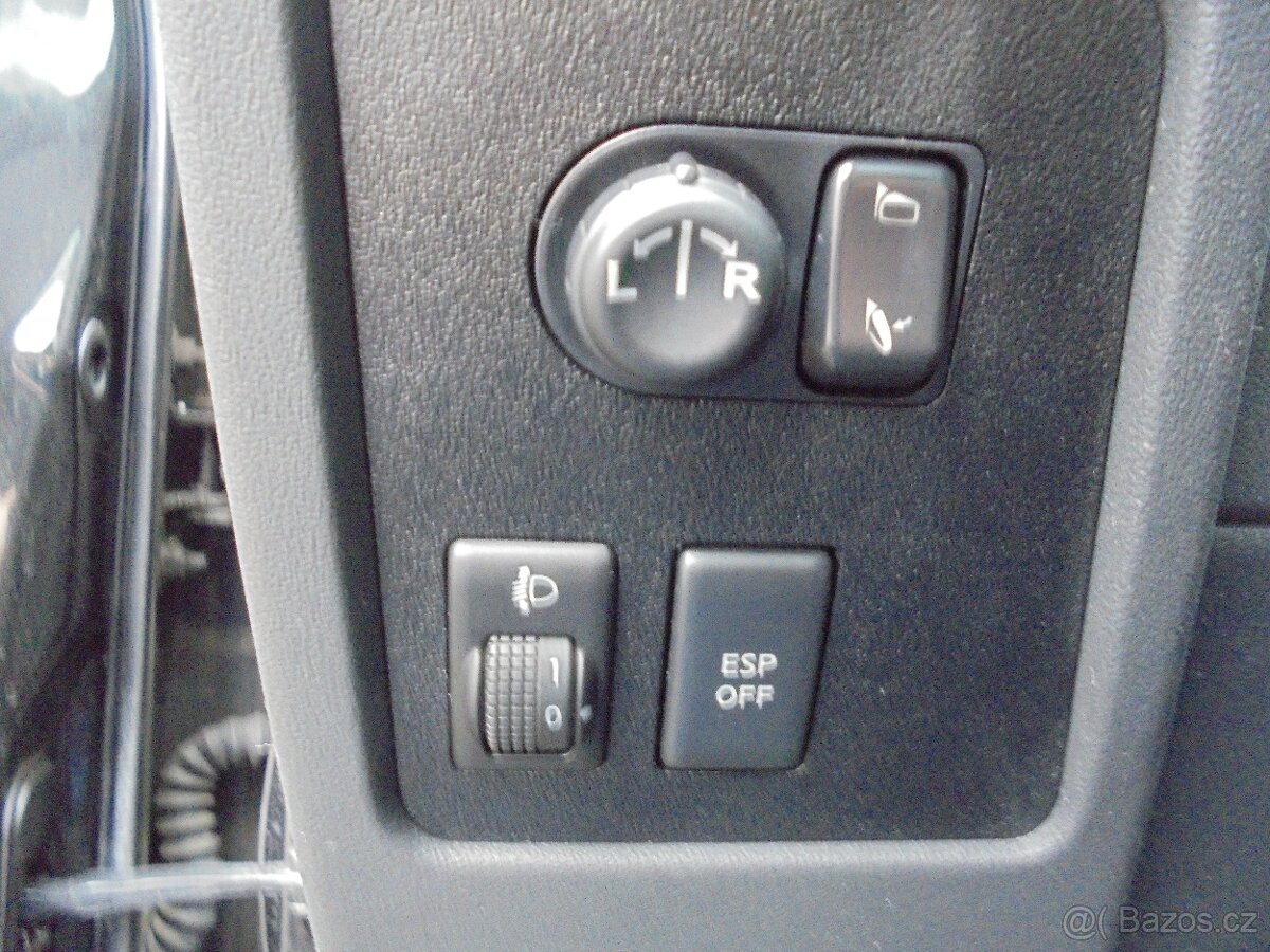 Nissan Qashqai 2.0 benzín 4X4 - 17