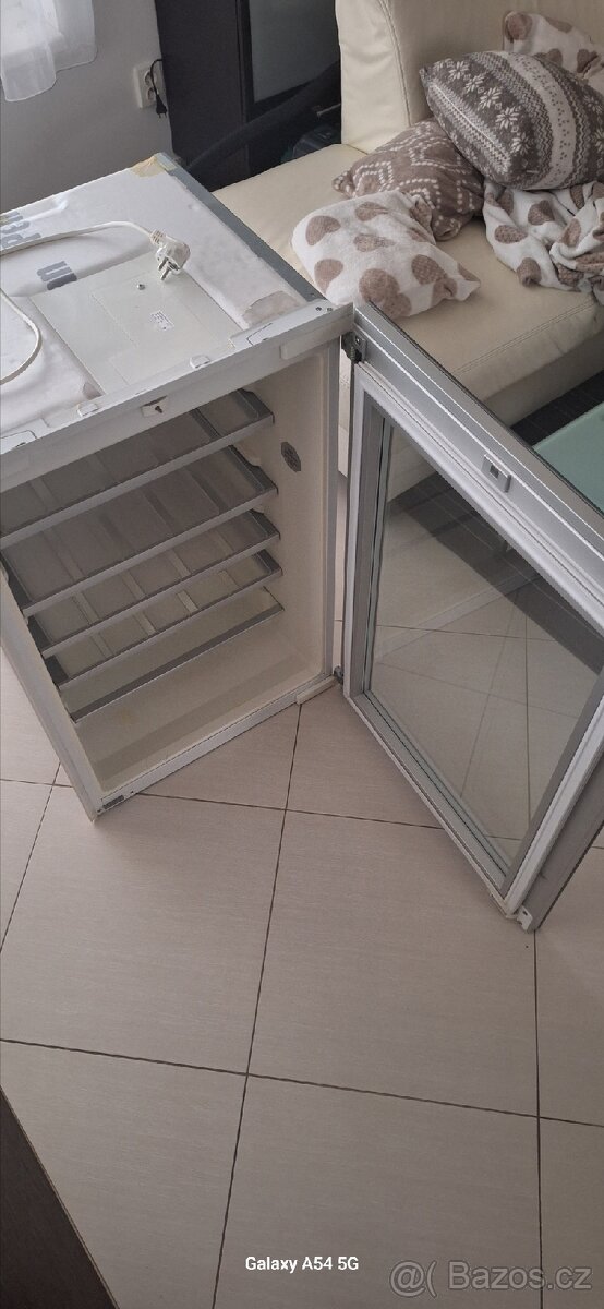 Vestavná vinotéka Siemens. - 17