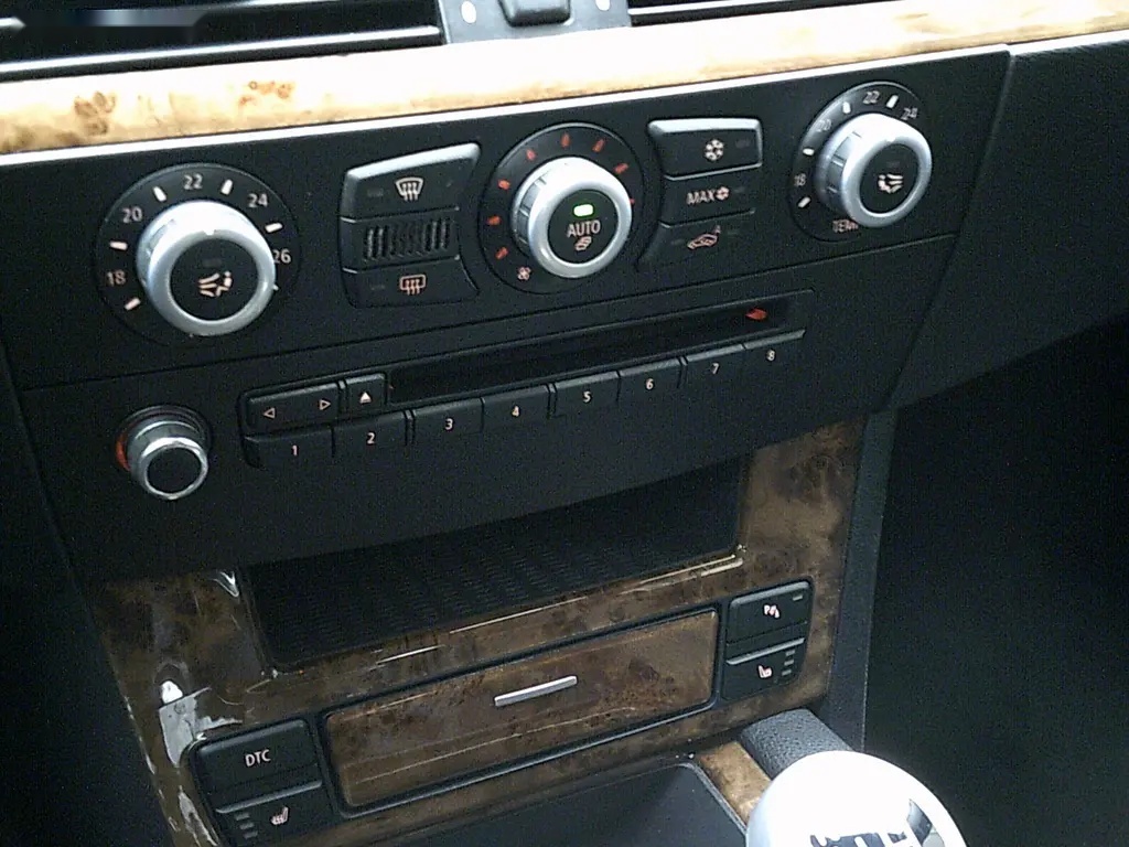 BMW Řada 5, 523i - 17