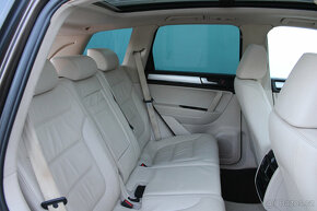 Volkswagen Touareg 3.0 TDI V6 / PANORAMA / TAŽNÉ / NEZ.TOPEN - 17