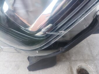 Peugeot 308 P5 t10 plast nárazníku - 17